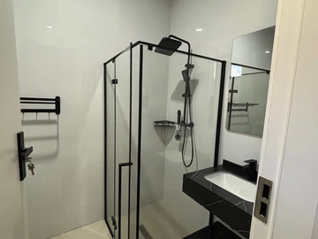 4 Bedroom Flat & Apartment