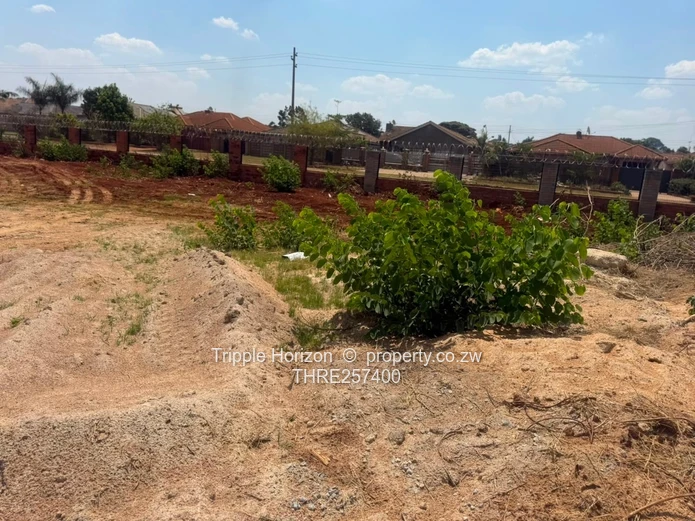 400m² Stand in Cold Comfort — Tarred Roads & Services