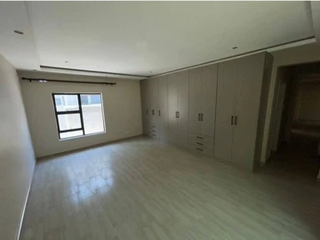 4 Bedroom Flat & Apartment