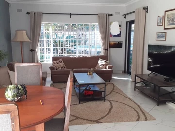 Spacious Newlands Townhouse with Beautiful Garden