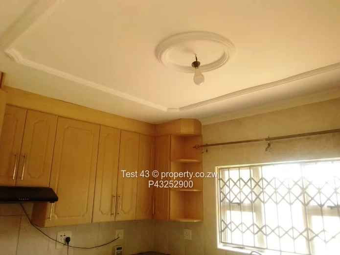 2-Bed Avenues Apartment — Fitted Kitchen & Built-ins