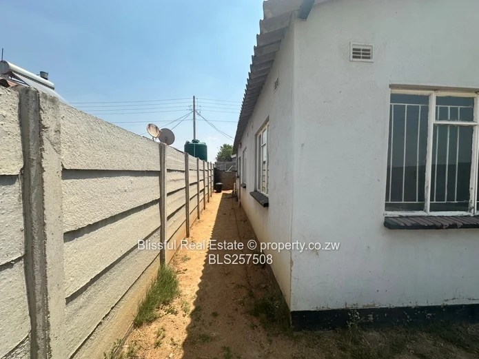 3 Bedroom house for sale in budiriro cabs-Deeds available