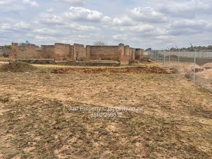 6-Bedroom Unfinished Home on 2,500m² in Zvimba (Sole Mandate)