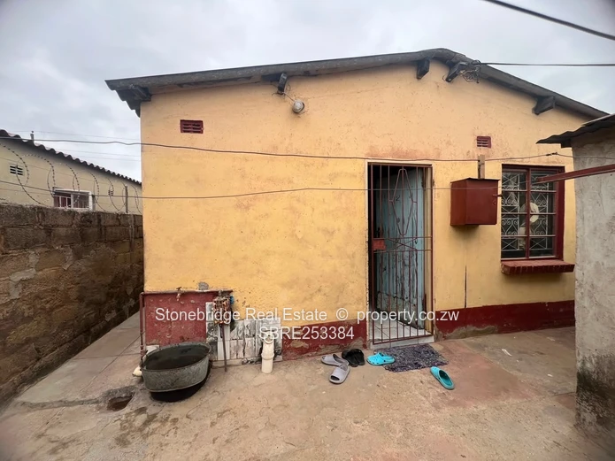 4 Bedroom House in Cowdray Park For Sale