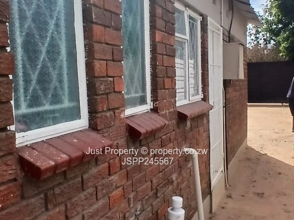 Mabvuku 3 bed/Suitable for Student Accommodation  