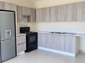 2 Bedroom Flat & Apartment