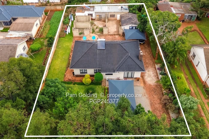 4- bedroom En suite Home on 1160sqm in Hillside