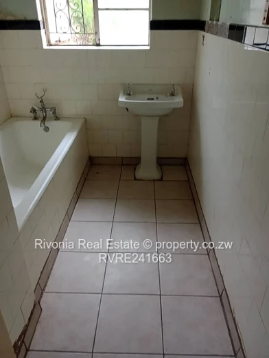 Spacious 4-Bed Home on 4065m² in Hatfield — Borehole