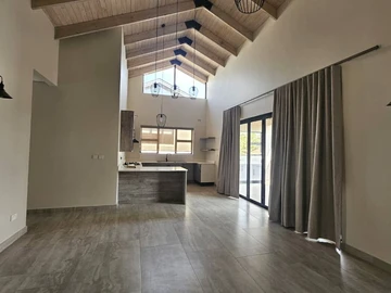 3 Bedroom Flat & Apartment