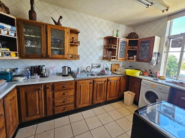 3 Bedroom Flat & Apartment