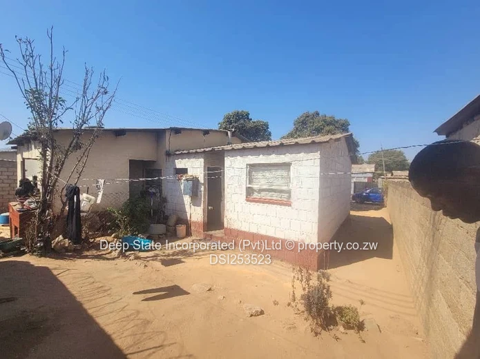 Chitungwiza (Zengeza)core house for sale 