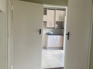 2 Bedroom Flat & Apartment