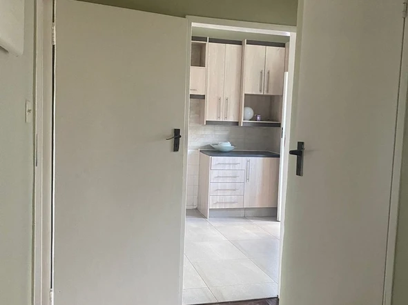 2 Bedroom Flat & Apartment