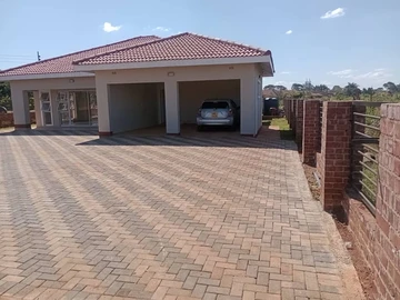 Spacious 4-Bedroom Home with Borehole in Dawnview Park, Harare