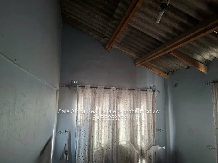 3-BEDROOM FAMILY HOME FOR SALE – ZENGEZA 3 EXTENSION | 181sqm | $38,000  