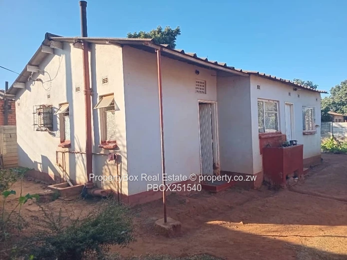 Kuwadzana 1 House for sale!