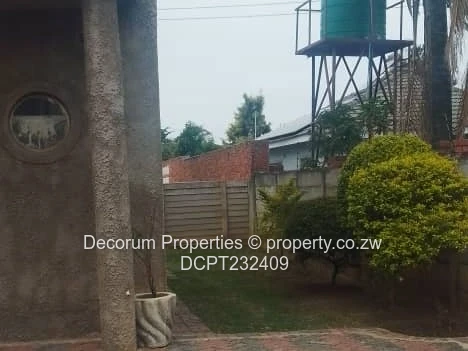 Spacious 2-Bed Strathaven Flat 