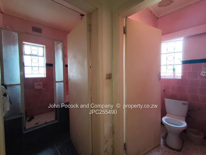Malindela 5 Bedroom Home – Renovators Dream