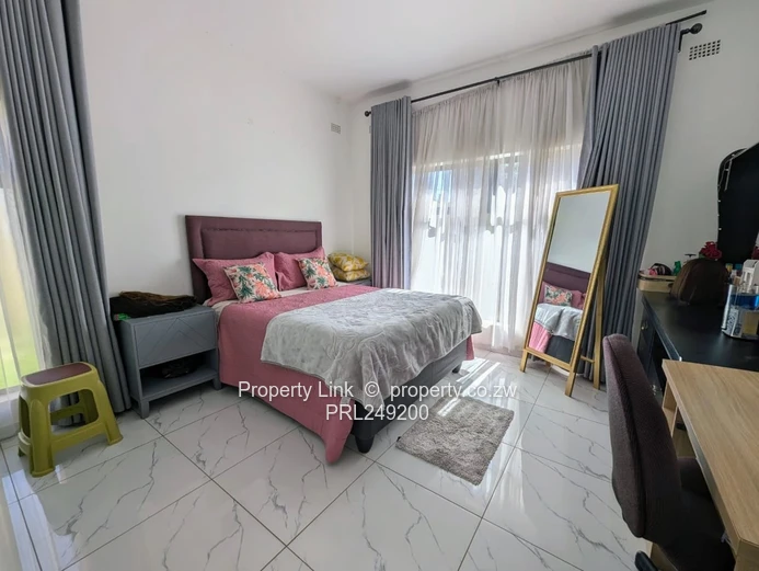 Perfect Blend of Well-Established & Modern Flat