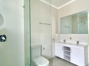 2 Bedroom Flat & Apartment