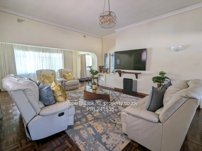 Home With Pool & Good Borehole - Available 1 May