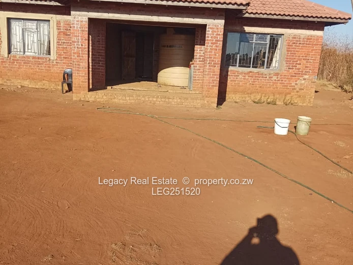 Spacious 3-Bed Home on 2500m² with Borehole — Knowe