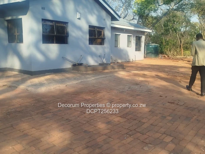 Chisipite 4-Bed Home - Borehole, Paved Courtyard & Veranda (Sole Mandate)