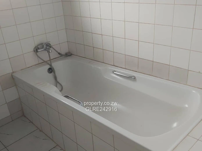 Madokero 2-Bed Garden Flat - Built-in Cupboards & Borehole