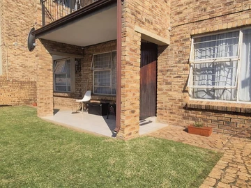 2 Bedroom Flat & Apartment