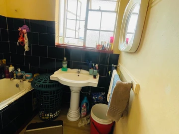 2 Bedroom Flat & Apartment