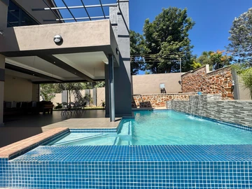 6 Bedroom House