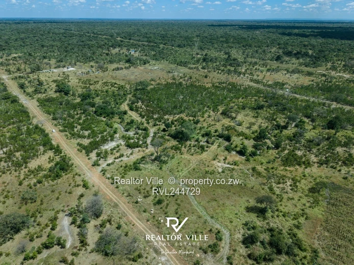 10,200 m² Plot for sale in Kadoma
