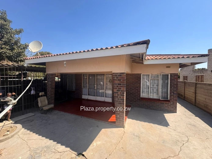 5 Bedroom House For Sale In Zengeza 4 (Sole Mandate)