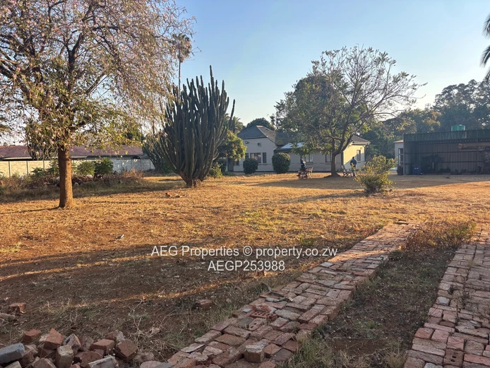 Mount Pleasant 3-Bed Home — Large Yard & Borehole