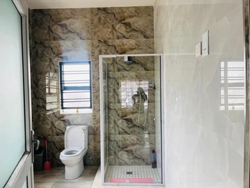 6 Bedroom Flat & Apartment