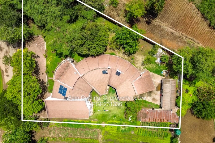 Neat and Spacious Family Home!!