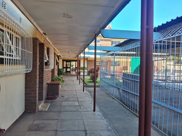 2 Bedroom Flat & Apartment
