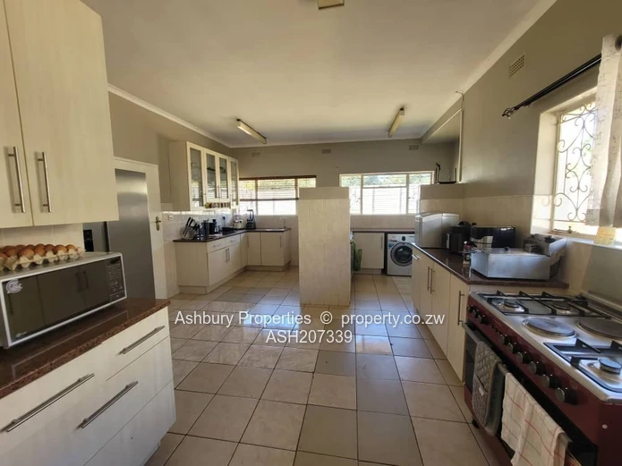 Well Loved Spacious Family Home in A Remarkable Neighbourhood (Sole Mandate)
