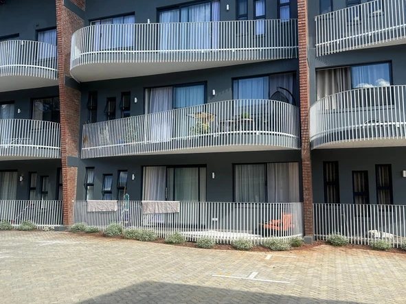 2 Bedroom Flat & Apartment