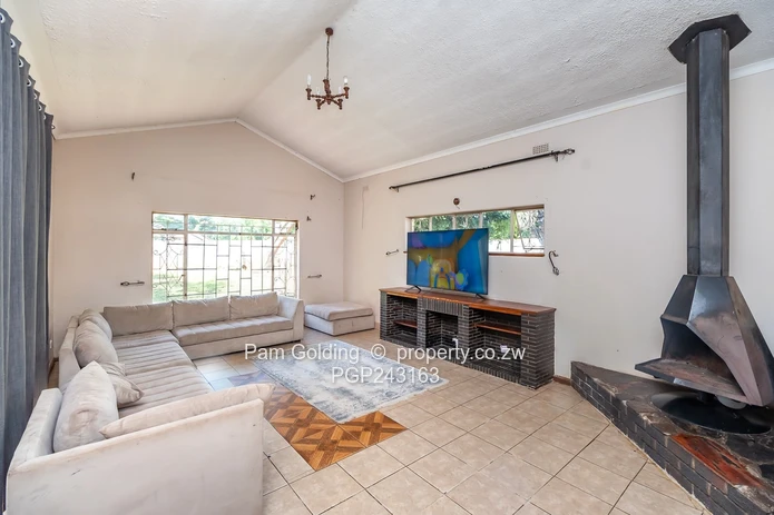 Prime Family Living On Expansive Grounds, Athlone (Sole Mandate)