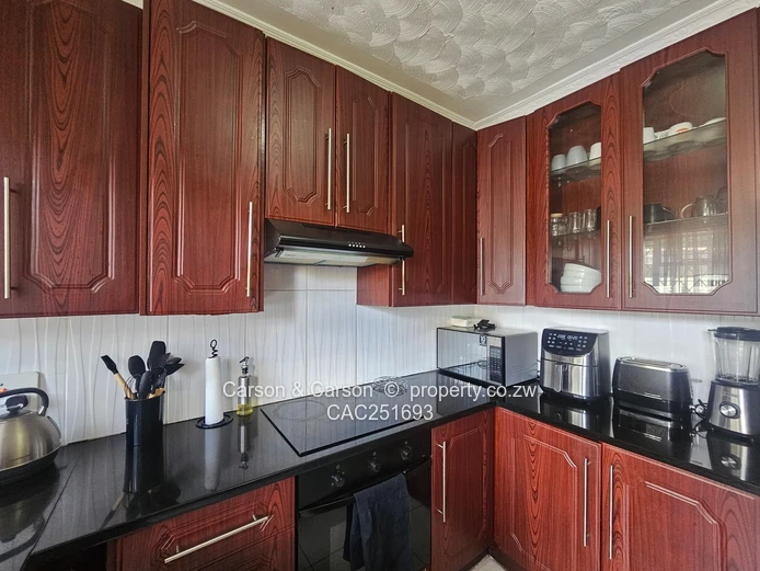  Garden Flat in Avondale with Borehole