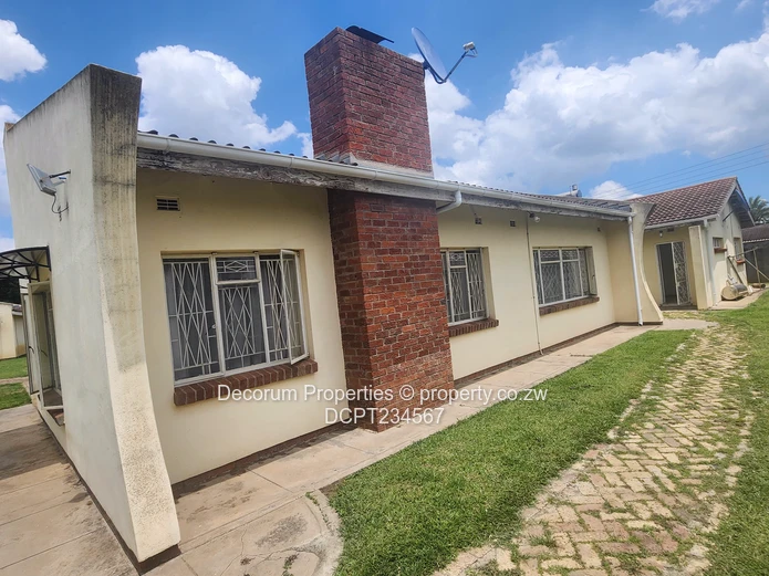 4-Bed Emerald Hill Home on 2030m² with Borehole & Driveway