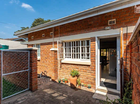 3 Bedroom Flat & Apartment