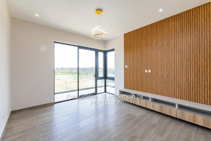 Ready to Move in Apartment in Great Location (Sole Mandate)