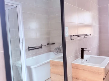 3 Bedroom Flat & Apartment