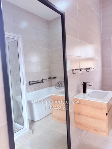 Townhouse to rent in Borrowdale 