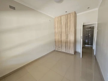 3 Bedroom Flat & Apartment
