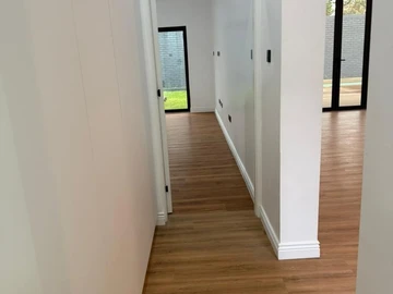 4 Bedroom Flat & Apartment