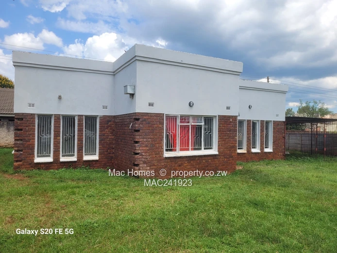 Mt pleasant heights double storey for sale 350k