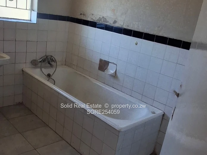 3-Bed Greendale Home on 4,000m² with Borehole & Tank